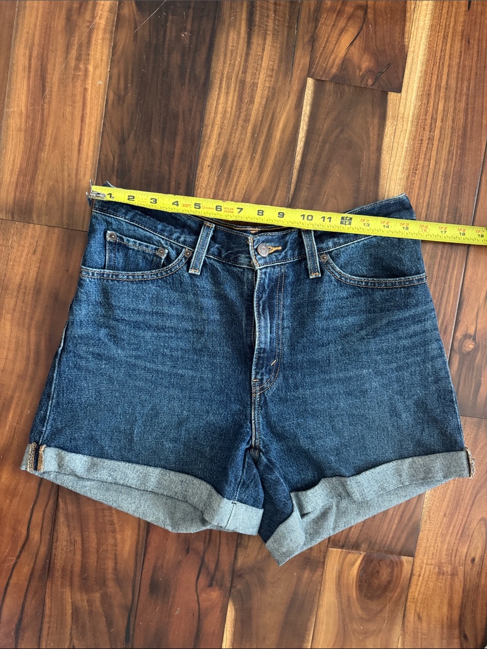 Levi's® Premium ROLLED 80S MOM WOMEN'S SHORTS Size 29